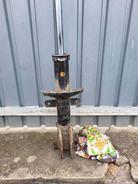 Амортизатор рено трафік 3