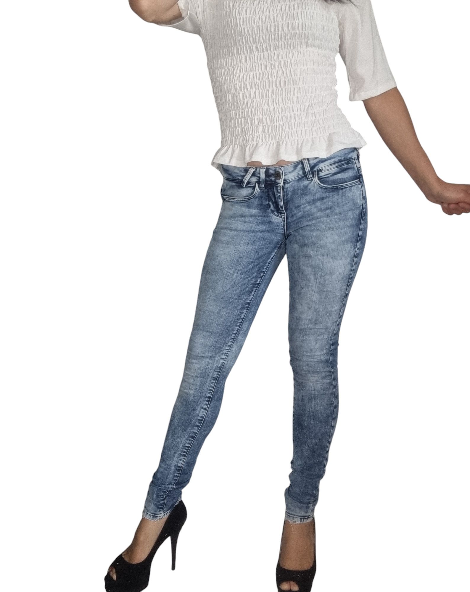 Spodnie guess Rozmiar xs 34  #guess