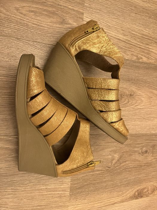 Cubanas sandália com salto de cunha n38