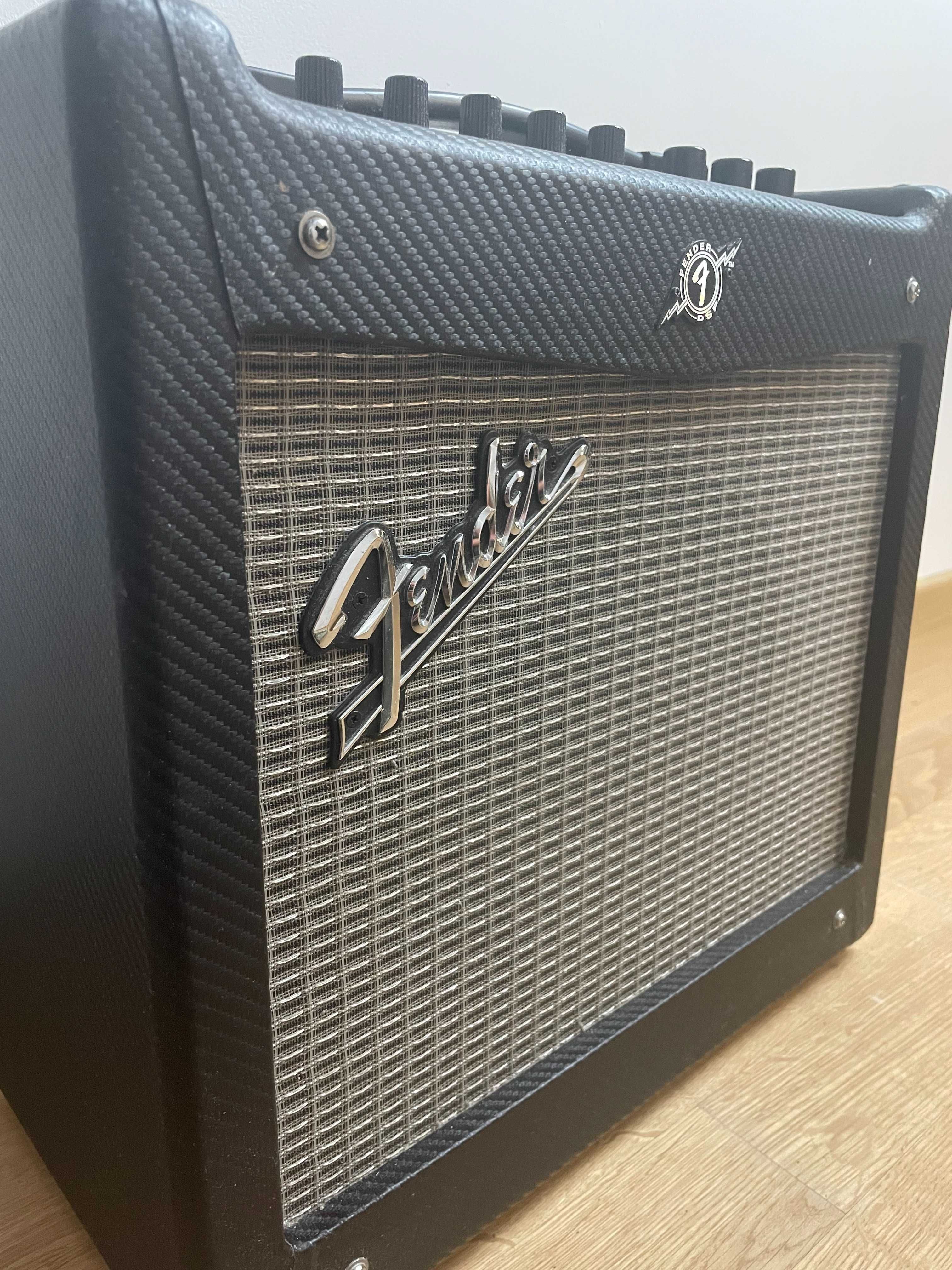 Wzmacniacz Fender Mustang I v2 70w + switch + zestaw przewodów