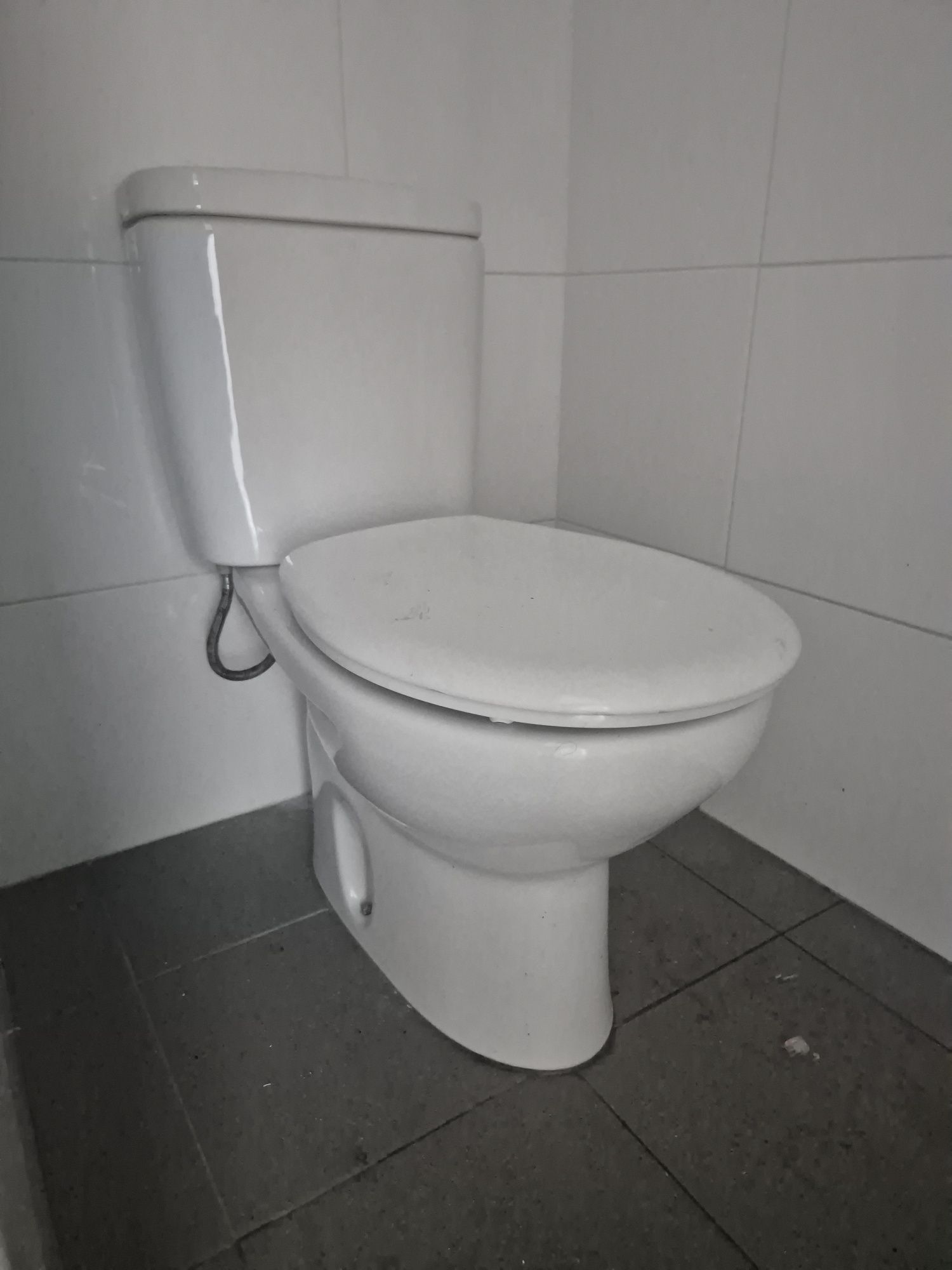 A 58 sanita Roca com cisterna