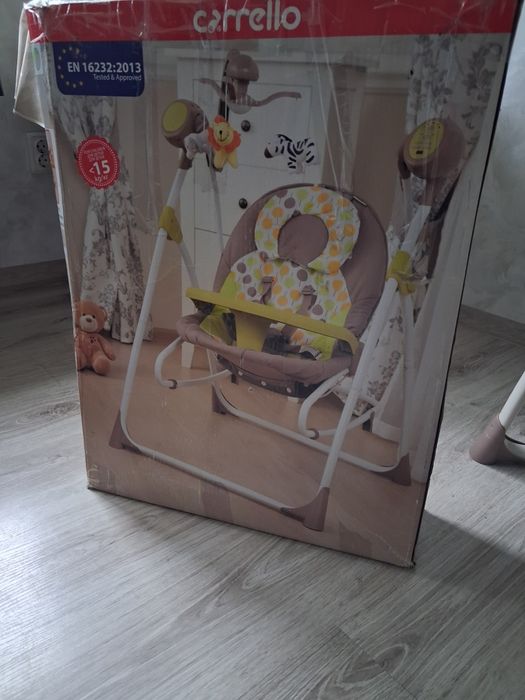 Гойдалка та стільчик для годування