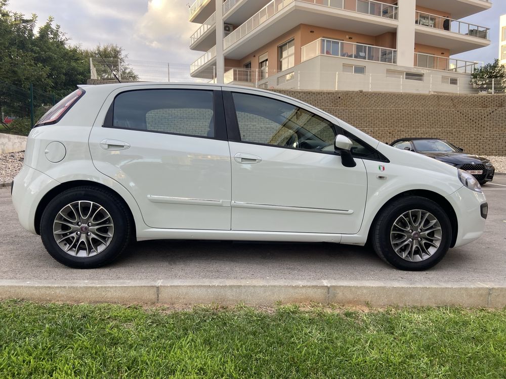 Punto Evo • 1.3 JTD • 155 mil km • Multimidia • Distribuição NOVA