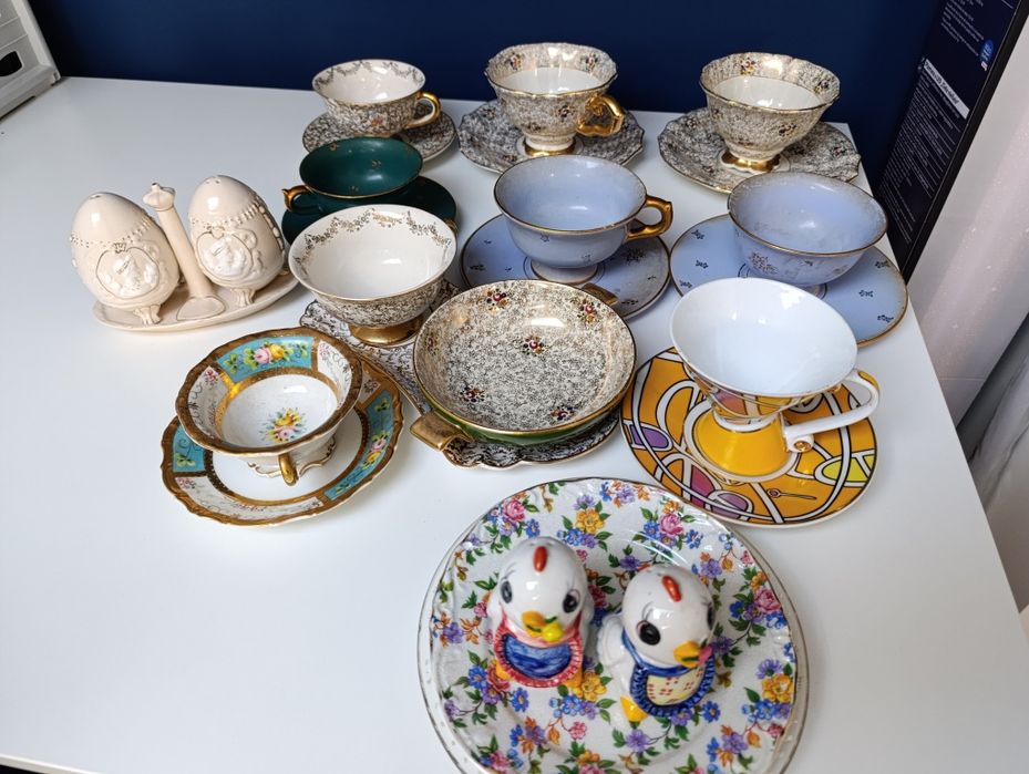 Vendo coleção vintage de chávenas de chá. Entrego em Sintra