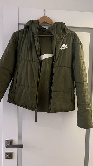 Осіння куртка NIKE двохстороння жіноча