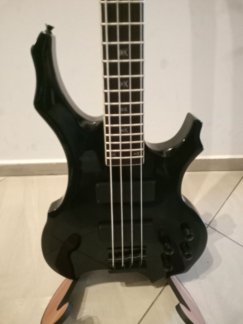 Gitara basowa Rocktile