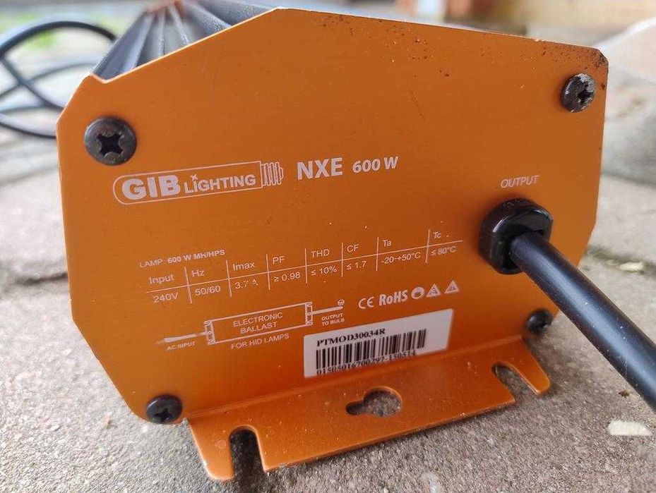 Zestaw oświetleniowy zasilacz NXE 600W odbłyśnik żarówka HPS kable