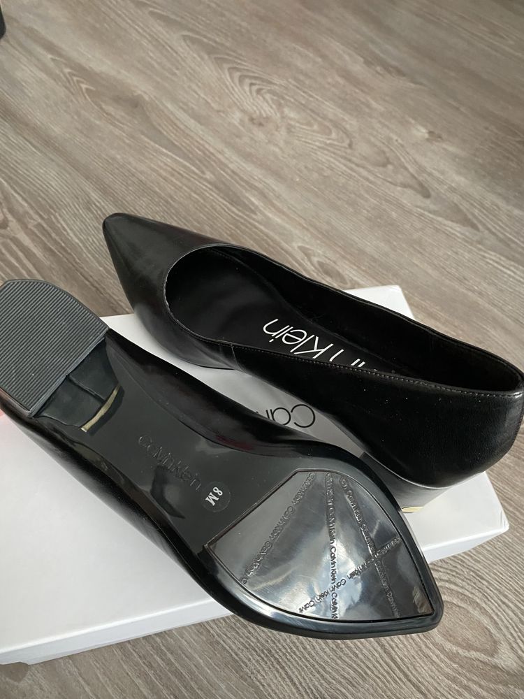 Нові шкіряні туфлі-лодочки Calvin Klein