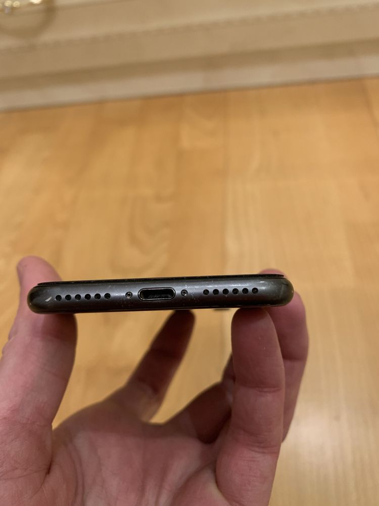 Iphone 8 чорний колір