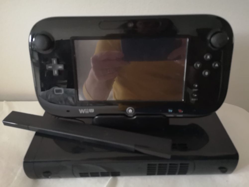 Gamepad (Wii u ) com 4 Jogos e 2 Comandos