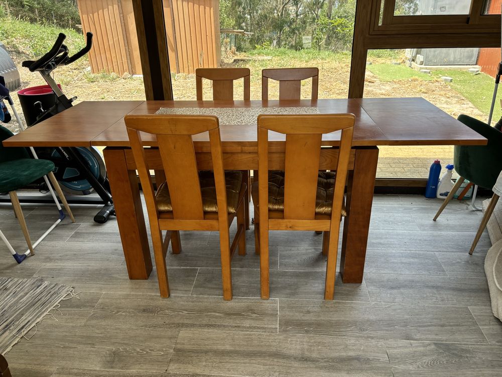 Mesa de cerejeira madeira maciça + 4 cadeiras