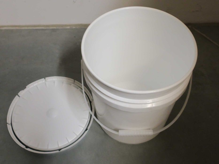 Grube wiadro plastikowe z pokrywą poj. 19l US bucket, czyste 3szt