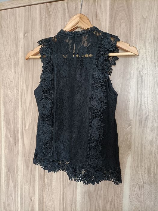Czarna bluzka bez rękawów na ramiączka M/38 Stradivarius