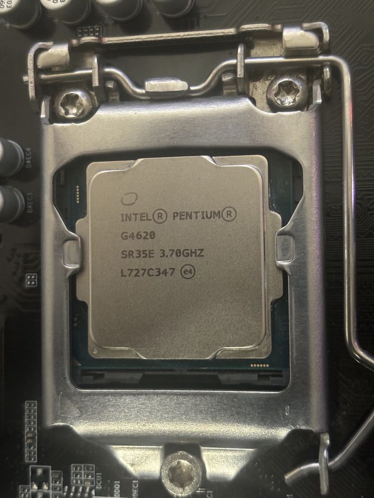 Процессор Intel Pentium G4620 3.7 GHz + Gigabyte H110M-H
