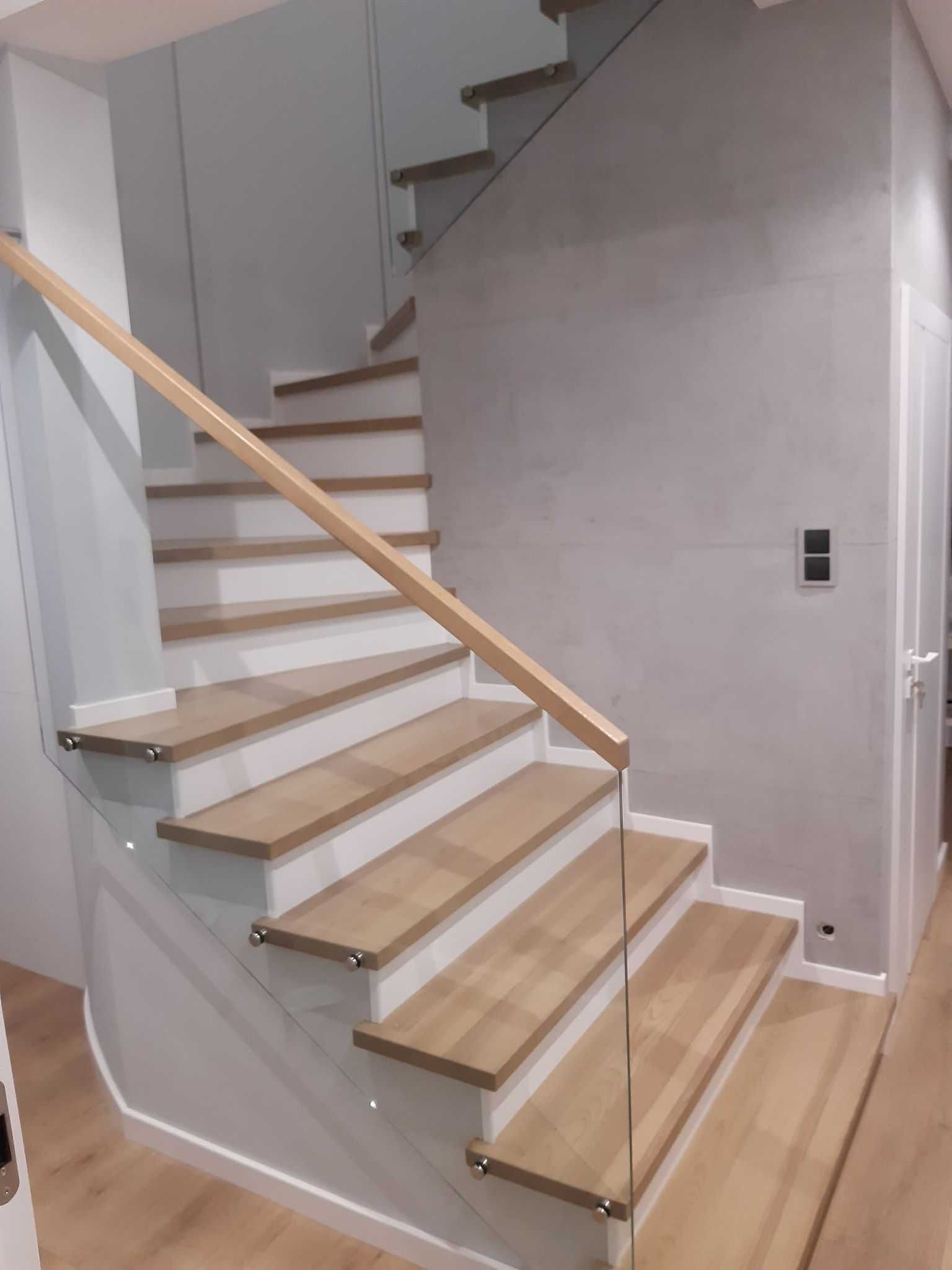 Schody drewniane i schody stalowe, schody metalowe