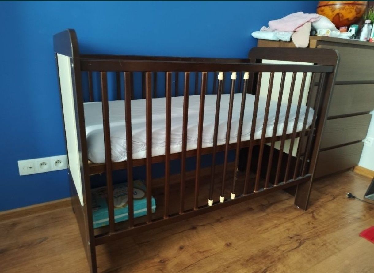 Łóżko dla niemowlaka, łóżko dziecięce z regulowaną wysokością