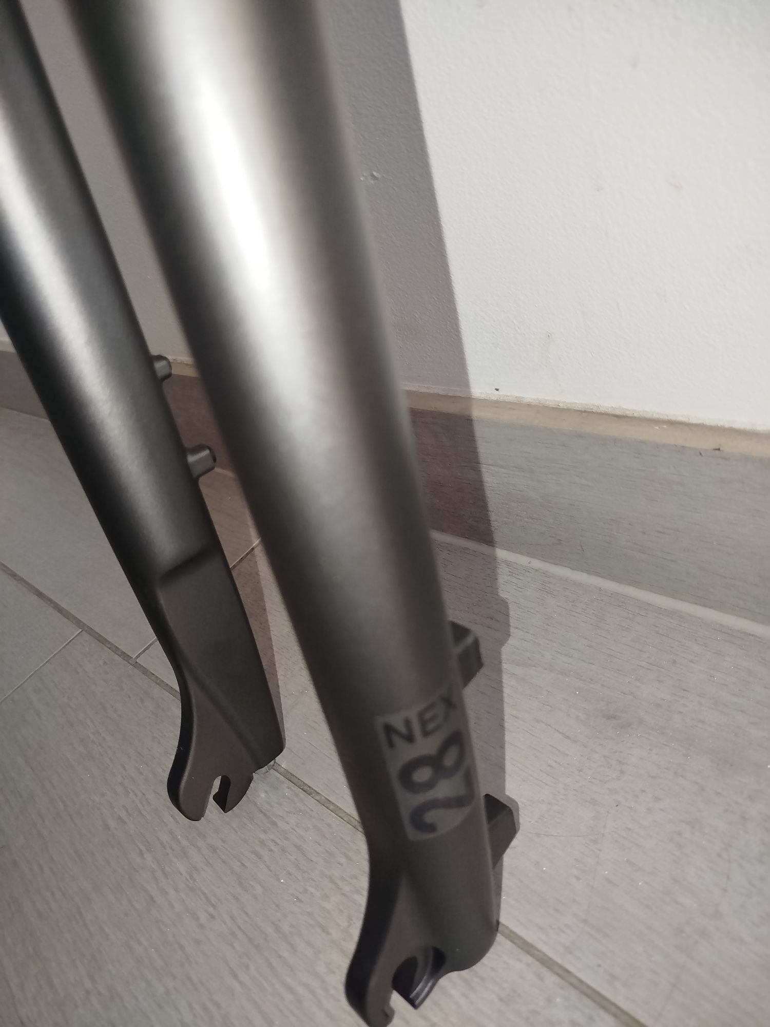 Amortyzator SR Suntour NEX 28 1 1/8" qr9 trekkingowy