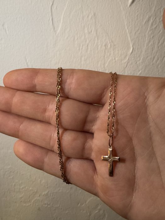 Zloty lancuszek z krzyżykiem