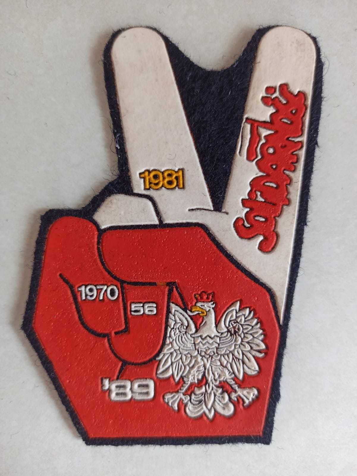 naszywka emblemat SOLIDARNOŚĆ 1981 viktoria palce zwycięstwo oryginał