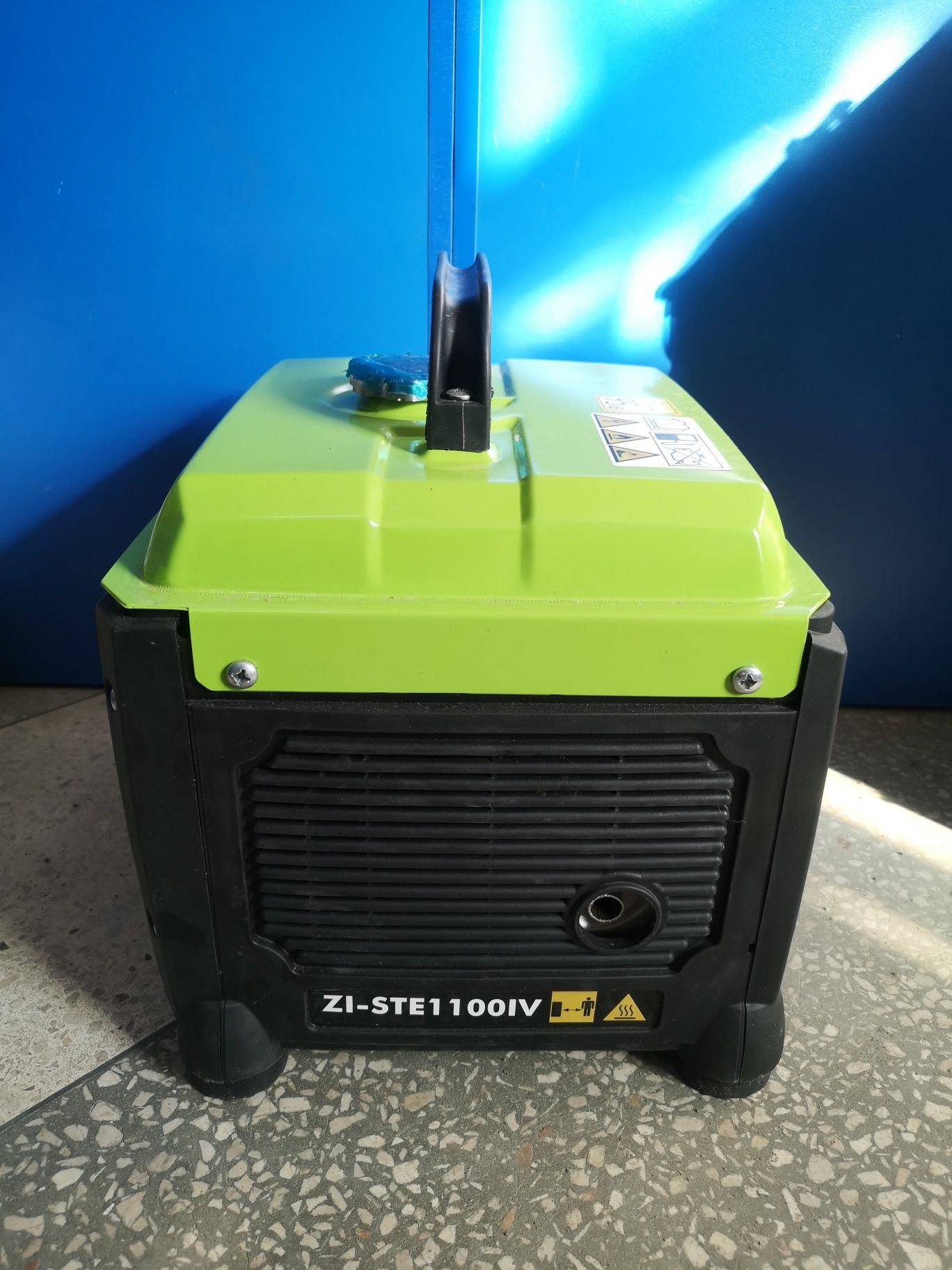 Инверторный генератор Zipper ZI-STE1 100IV