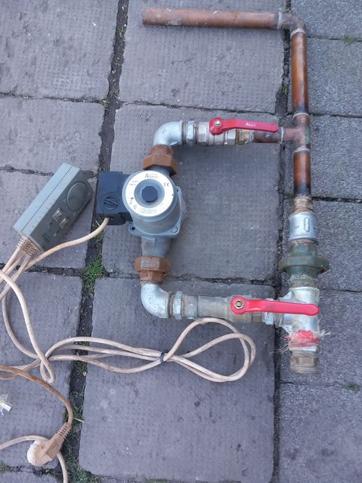 Pompka co +sterownik i cały zestaw że śrubunkiem.