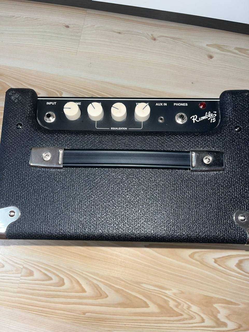 Комбопідсилювач для бас-гітари Fender Rumble 15