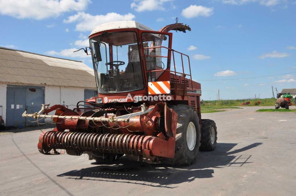 Кормозбиральний комбайн Hesston 7725