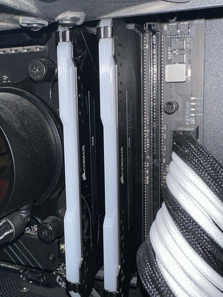 Torre Gaming + Teclado Steelseries Apex Pro TKL - Top Performance
