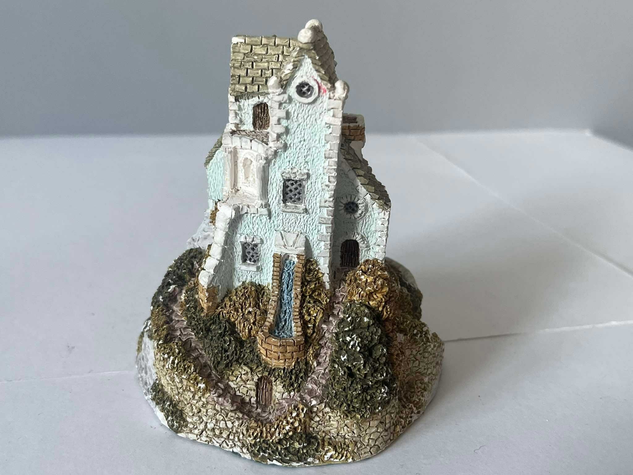 Domek figurka Odyssey Fine Arts The Village Gallery 11cm