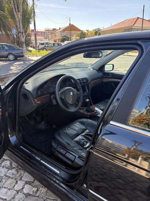 BMW Série 5 E39 528i