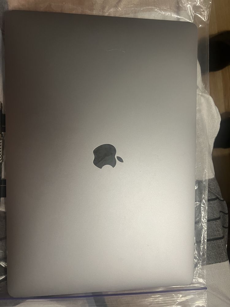 Екран macbook pro 15 2019 a1990