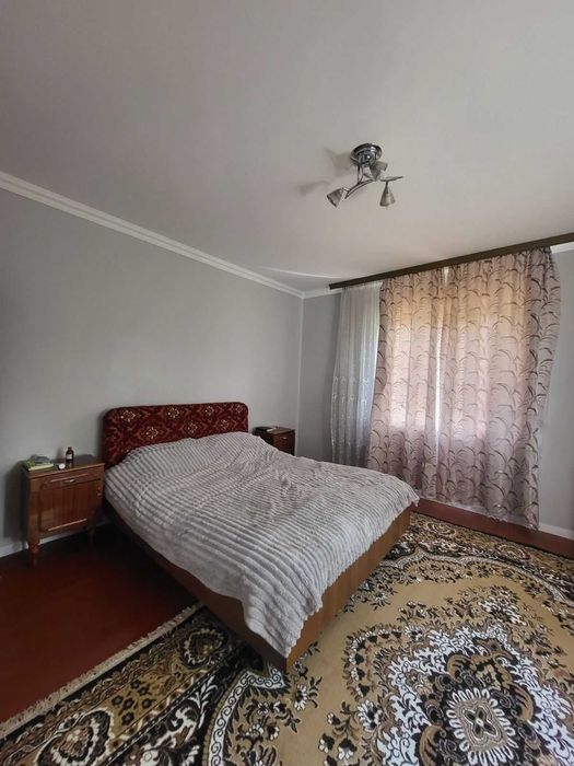 Продаж гарного будинку з земельною ділянкою в центрі Яремче!