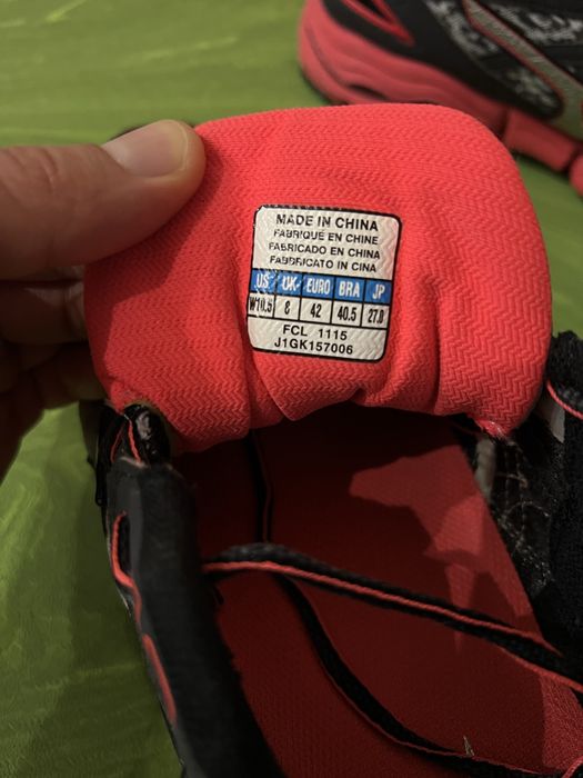 Mizuno кросівки 42,5