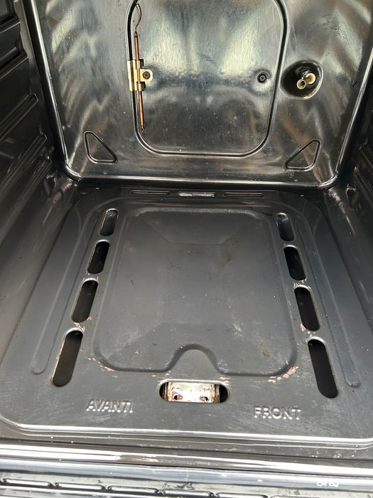 ГАЗОВА духовка вбудована, вживана, у відмінному стані.