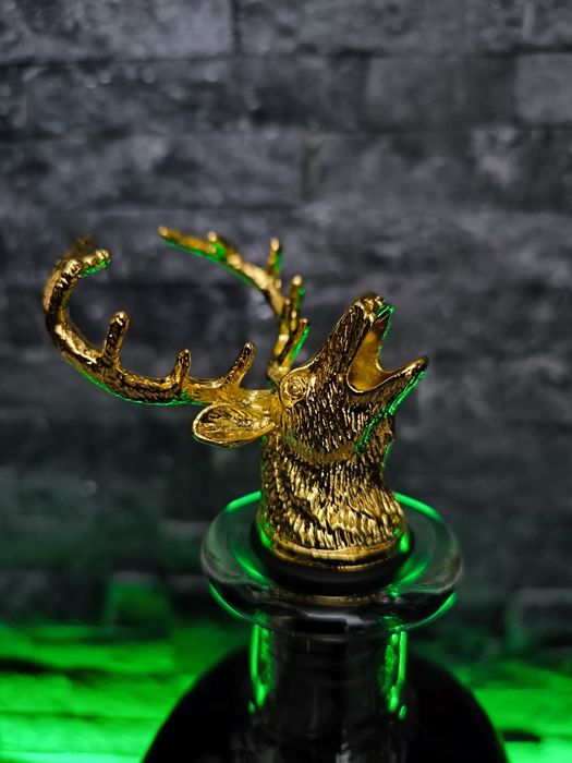 Nalewaki w kształcie jelenia, złoty, srebrny, czarny