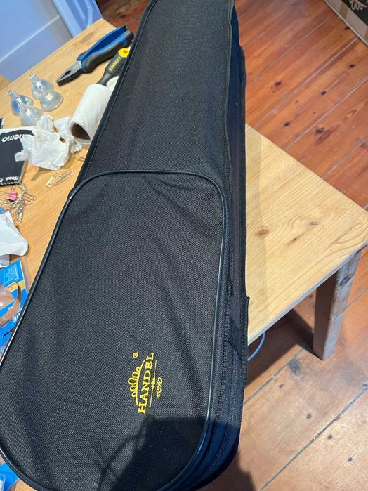 Vendem-se dois violinos novos: um 1/4 e outro 1/2