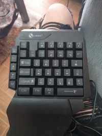 vendo teclado gaming em estado novo e um adaptador para computador