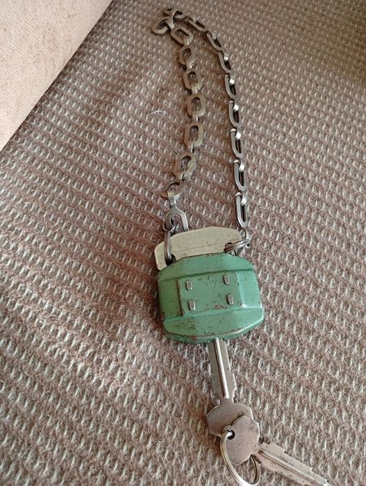 Stare zapięcie od roweru PRL