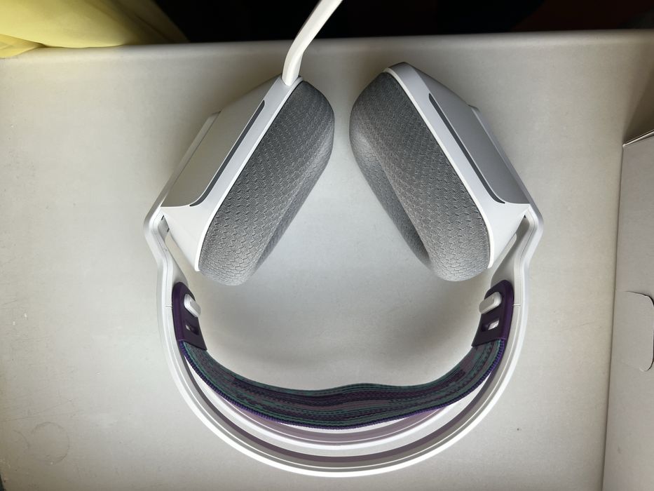 Продам наушники logitech G733