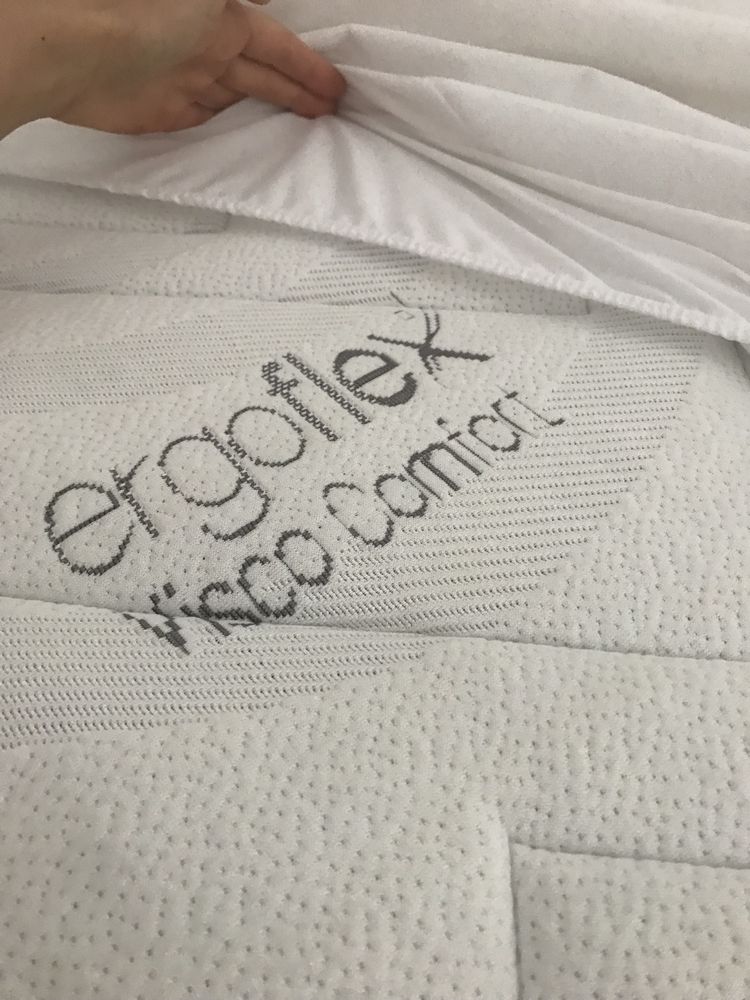 Cama dupla rosa com estrado elevatorio