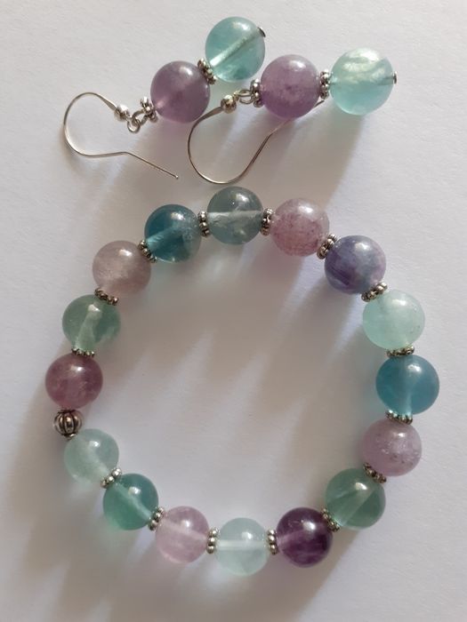 Komplet biżuterii z kamieni - bransoletka i kolczyki - różne