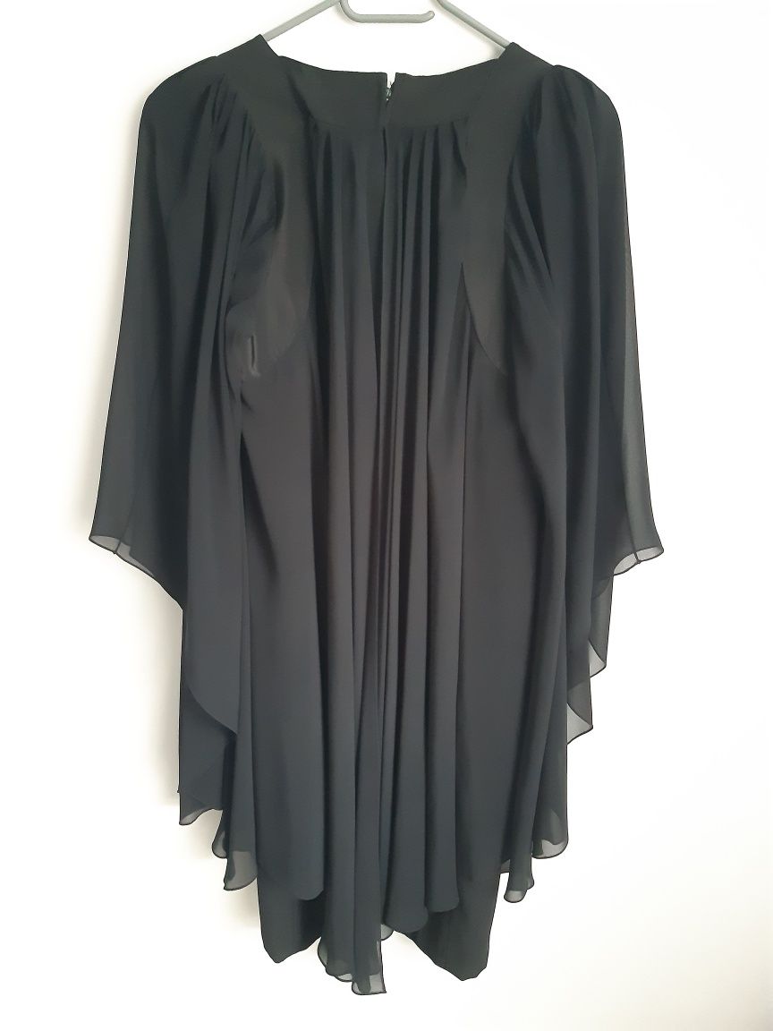 Czarna sukienka z tiulowymi rekawami