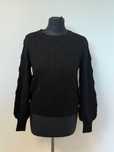 Elegancki czarny sweter z teksturalnym wzorem