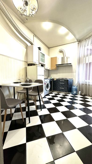 Апартаменти біля Оперного театра;Дві спальні , Подобово квартири Львів