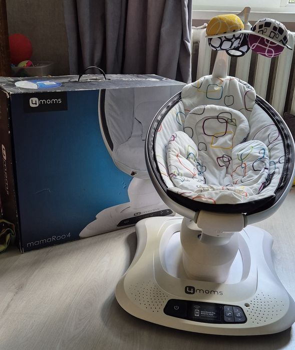 Заколисуючий центр 4mom