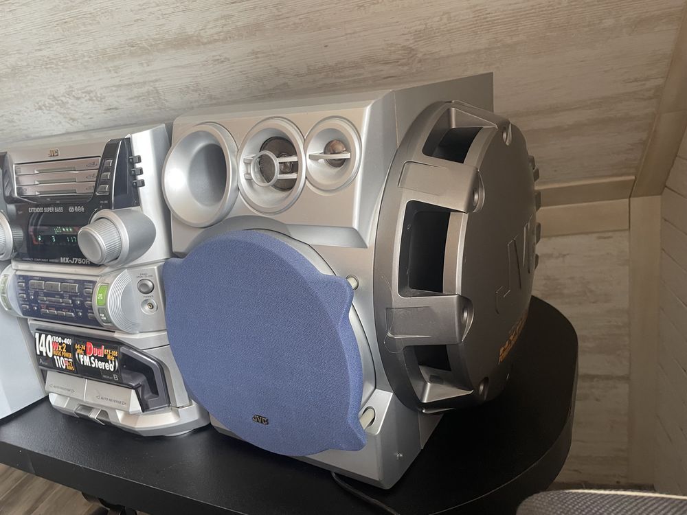 Продам музыкальный центр JVC в рабочем состоянии