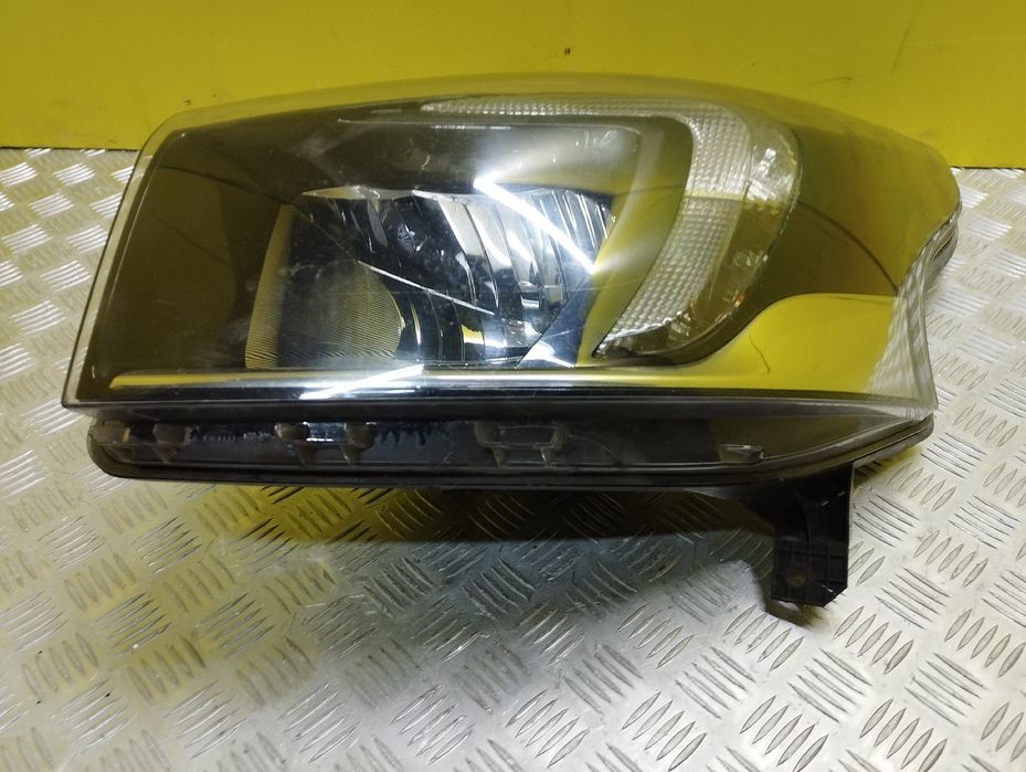 Фара ліва Рено Трафік 3 Опель Віваро левая фари Tafic Vivaro