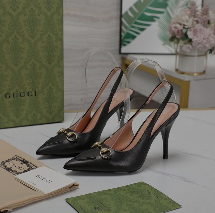Gucci Crystal Sandals 2024 – Sandały z łańcuchem i kryształami