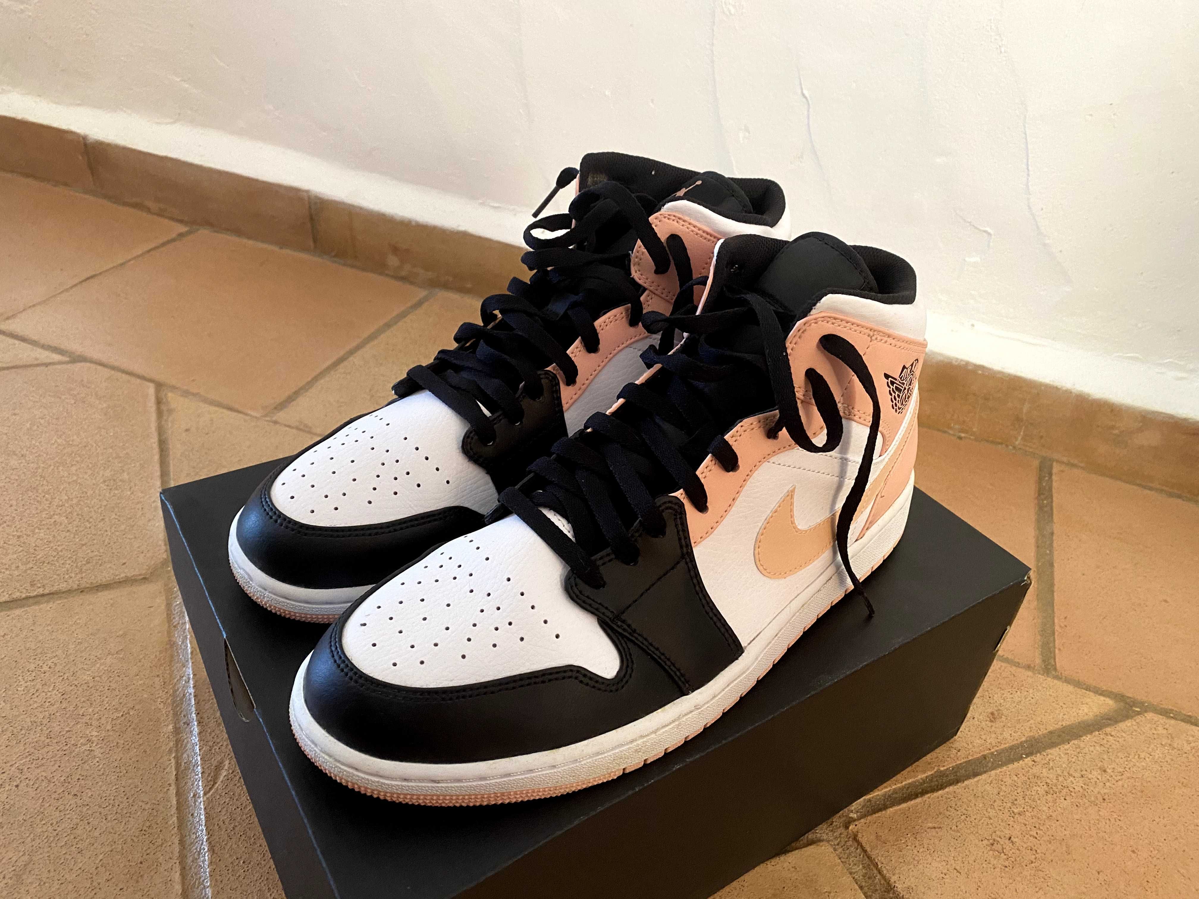 Jordan 1 Mid Artctic Orange Black Toe