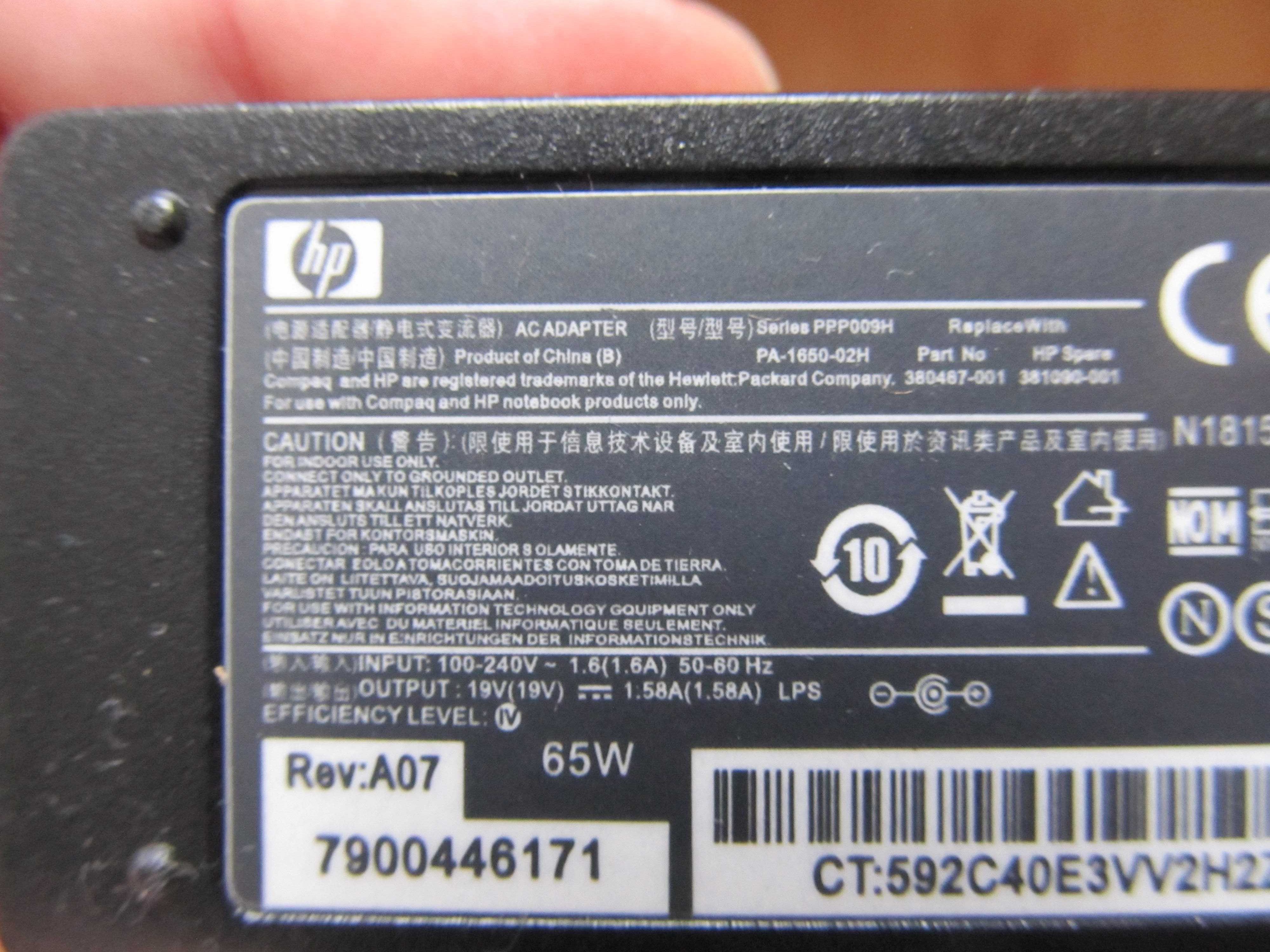 Зарядка для ноутбука блок питания HP 19V 1.58A штекер тонкий.